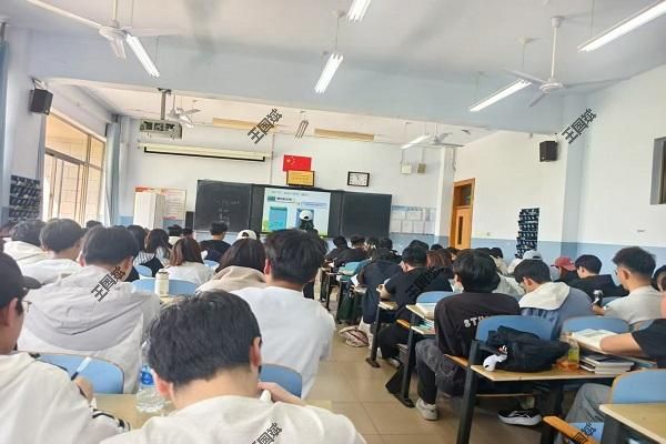 公司组织建立辅导员随堂听课工作机制