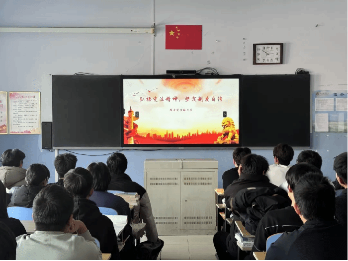 公司开展“弘扬宪法精神，坚定制度自信”主题团日活动