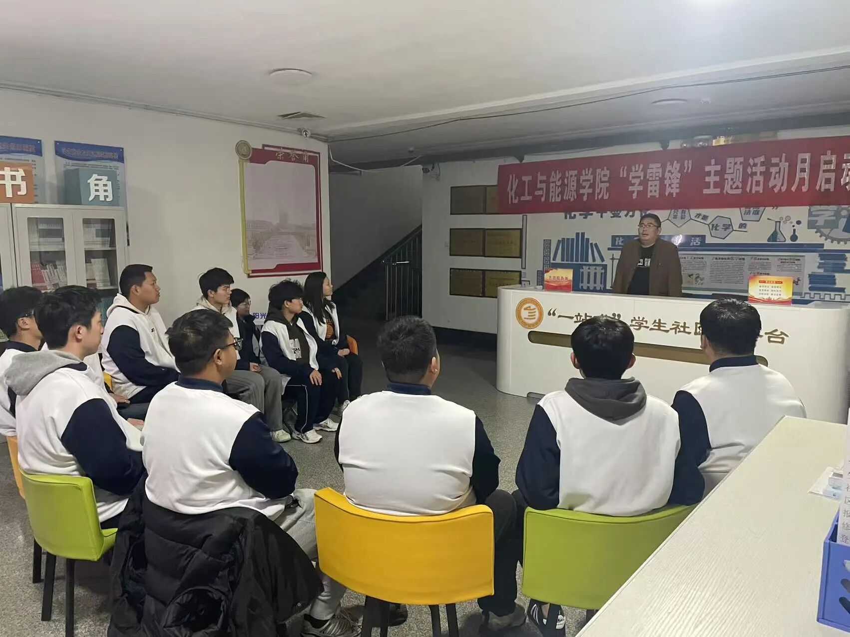 公司组织开展书记讲党课活动