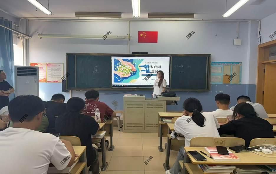 公司组织开展“感恩师情，携手同行”教师节主题团日活动