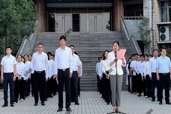 best365中国官方网站举行“不忘初心 礼敬国旗”主题升旗仪式