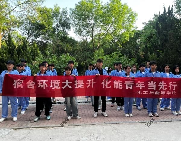 聚力整治宿舍环境 共建文明温馨家园—best365中国官方网站举办宿舍文明建设活动