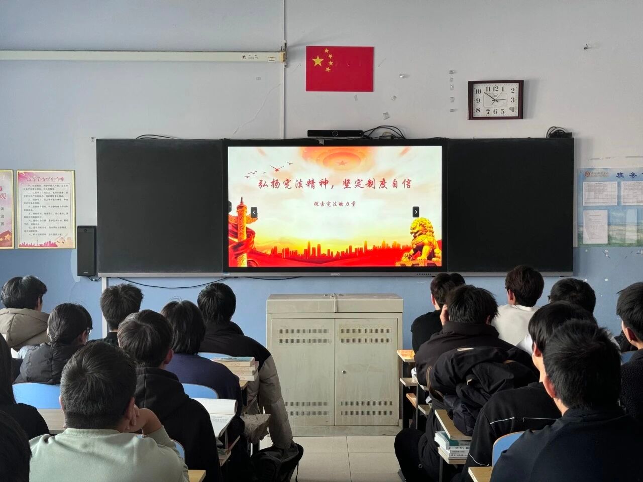 公司开展“弘扬宪法精神，坚定制度自信”主题团日活动