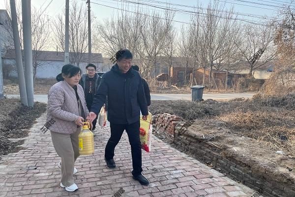 公司开展寒冬家访送温暖暨工会暖心工程优秀员工家访联合行动